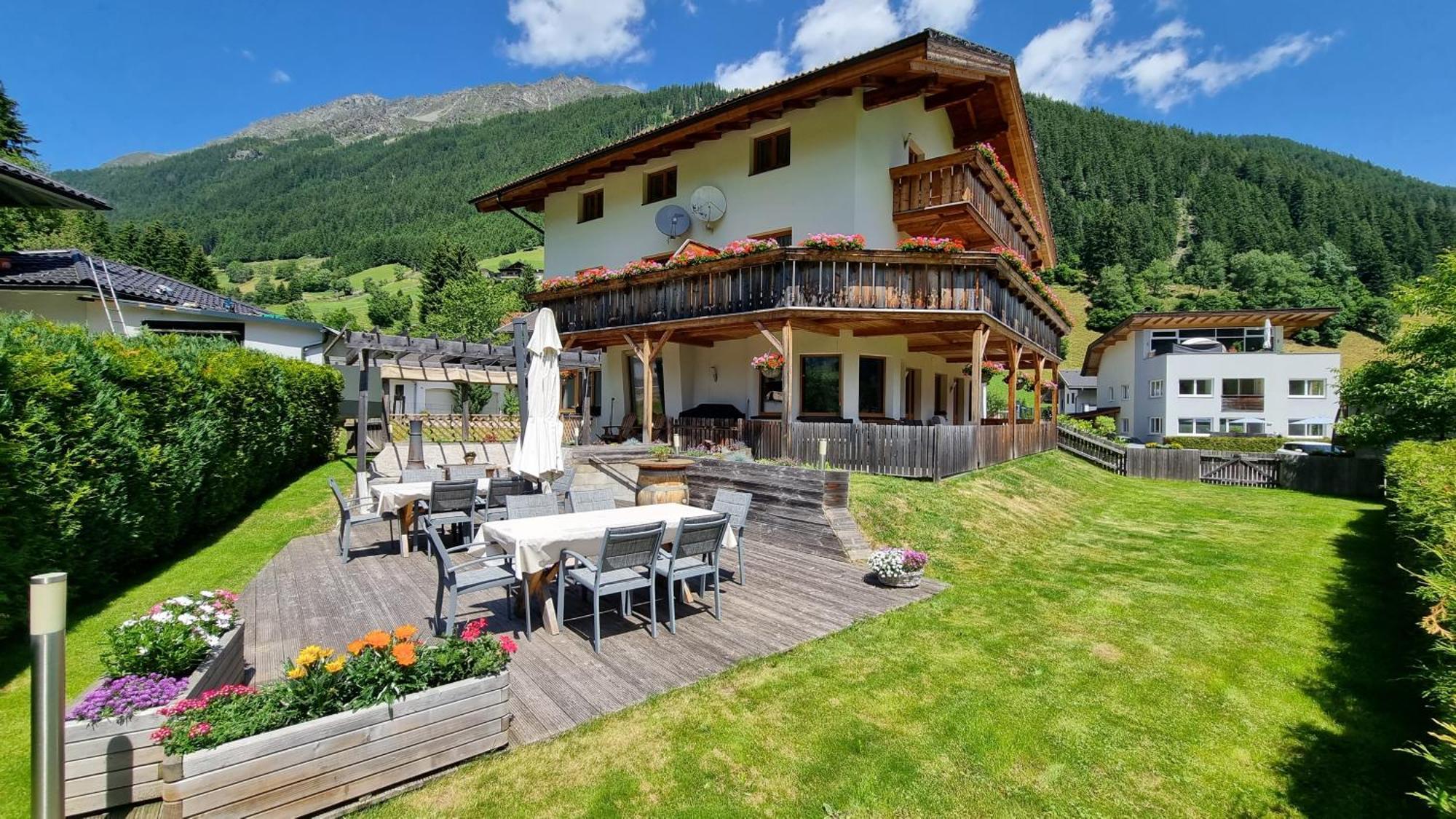 Gaestehaus Landhaus Tyrol Gries im Sellrain Exterior photo